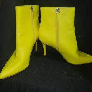 Neon yellow 3in bootie heels 👠